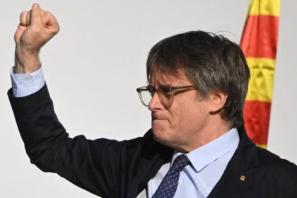 Barcelona police seek for Catalan separatist chief Carles Puigdemont